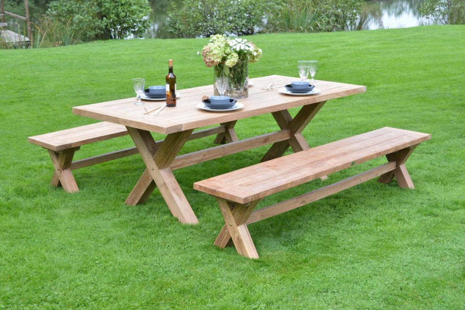 Стол уличный деревянный