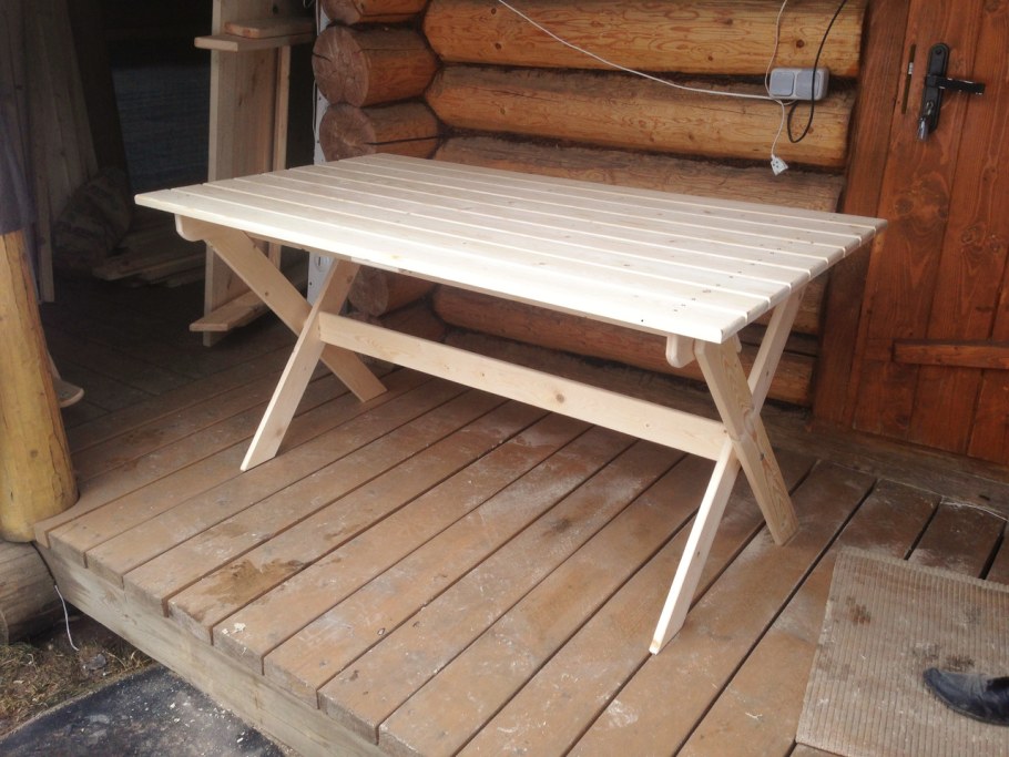 Стол уличный для дачи