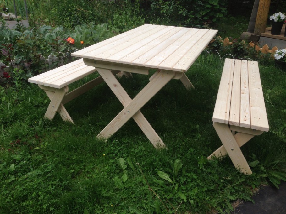 Стол для дачи
