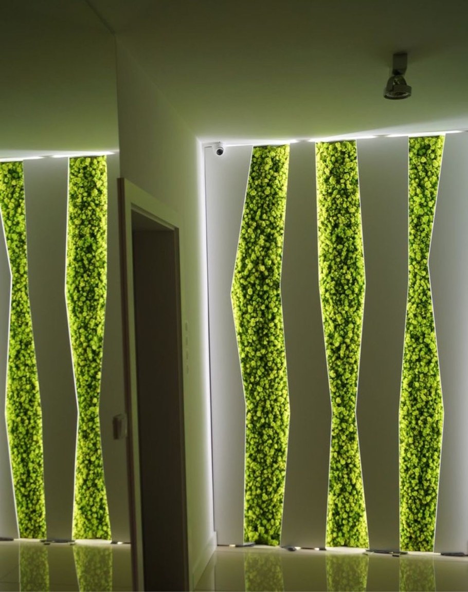 Рейки с мхом в интерьере на кухне