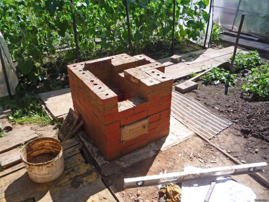 Дачная уличная печь из кирпича