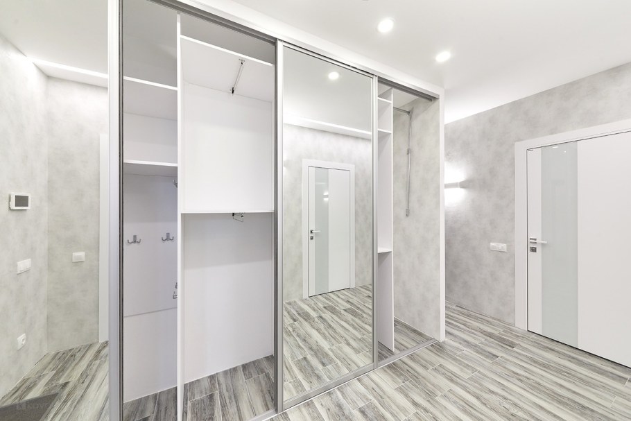 Шкаф-купе в прихожую встроенный