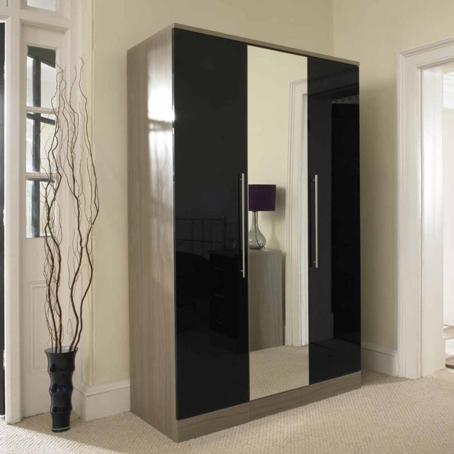 Шкаф в прихожую темный с зеркалом