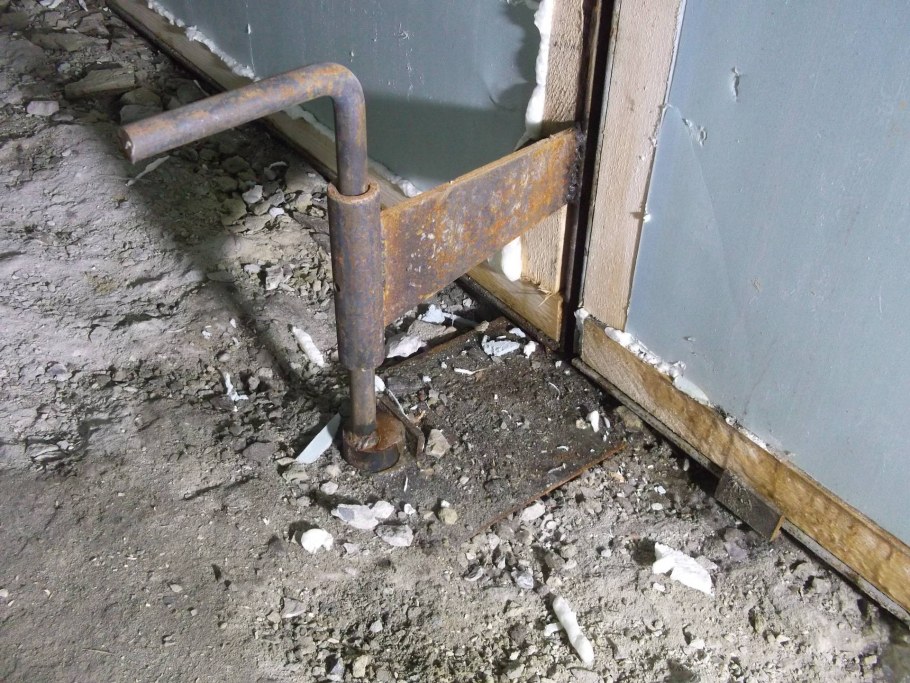 Эксцентриковый затвор для гаражных ворот