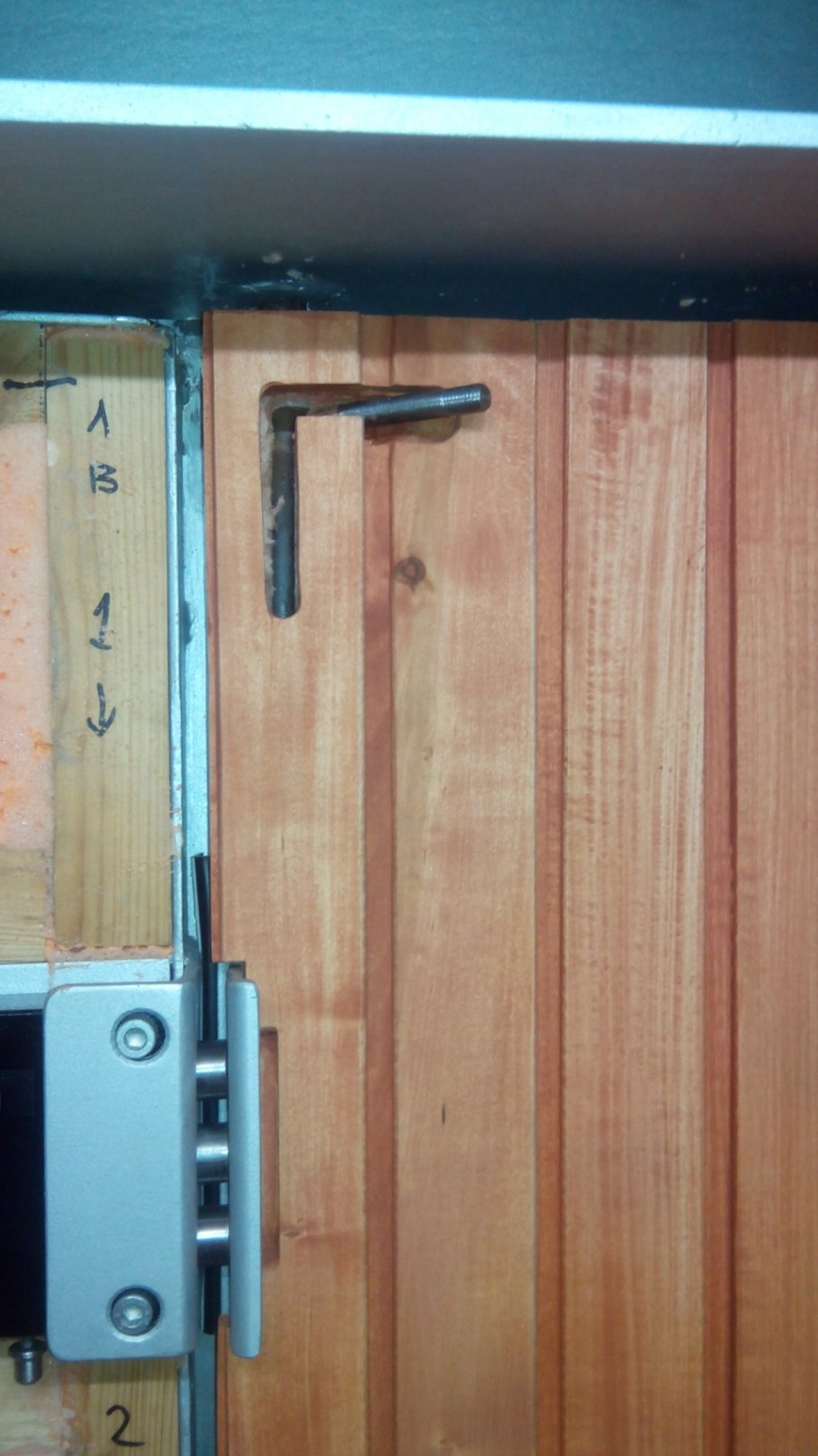 Засов на дверь гаража