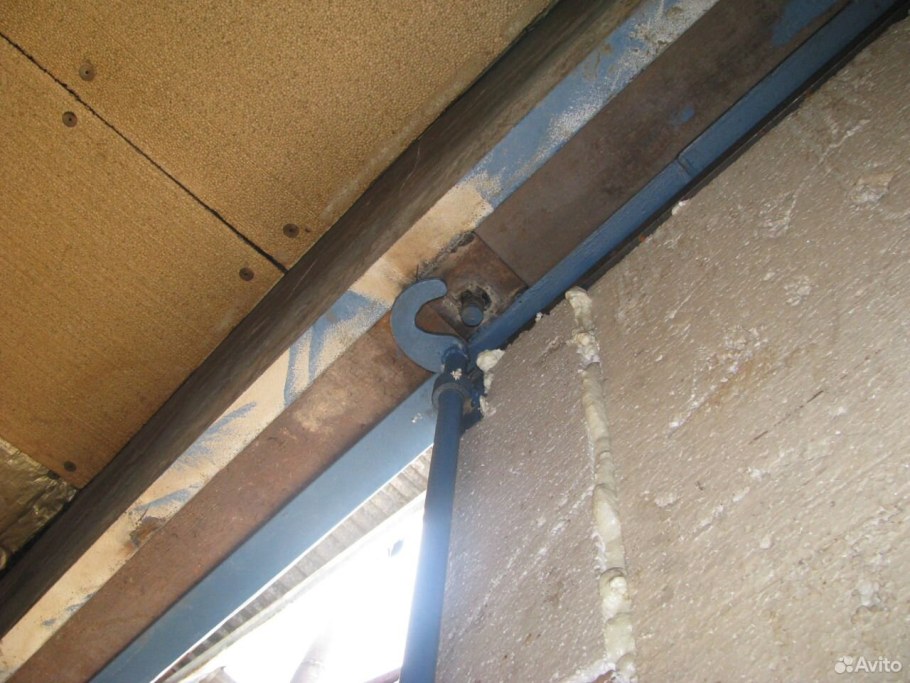 Контейнерный запор для гаражных ворот