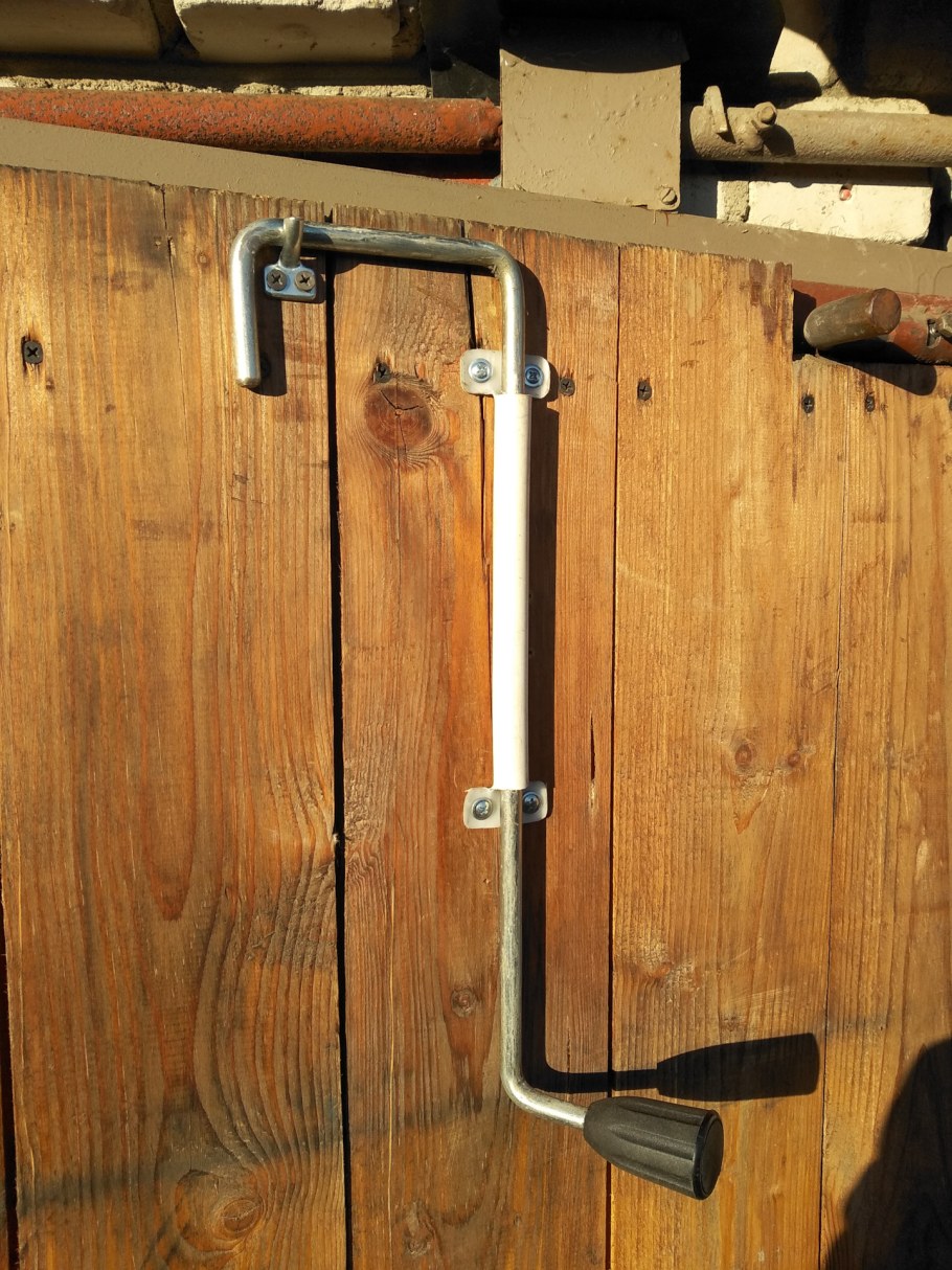 Засов для ворот гаража