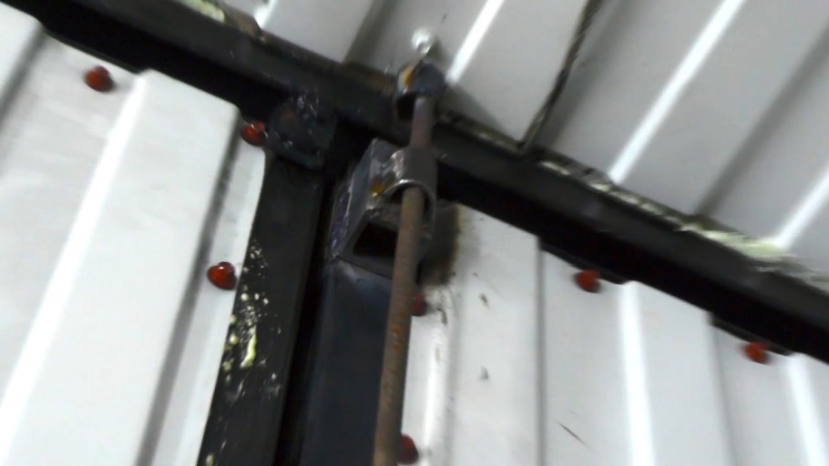 Контейнерный запор для гаражных ворот