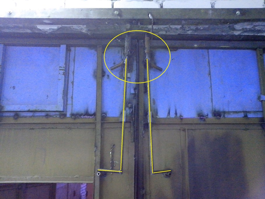 Запоры для ворот гаража