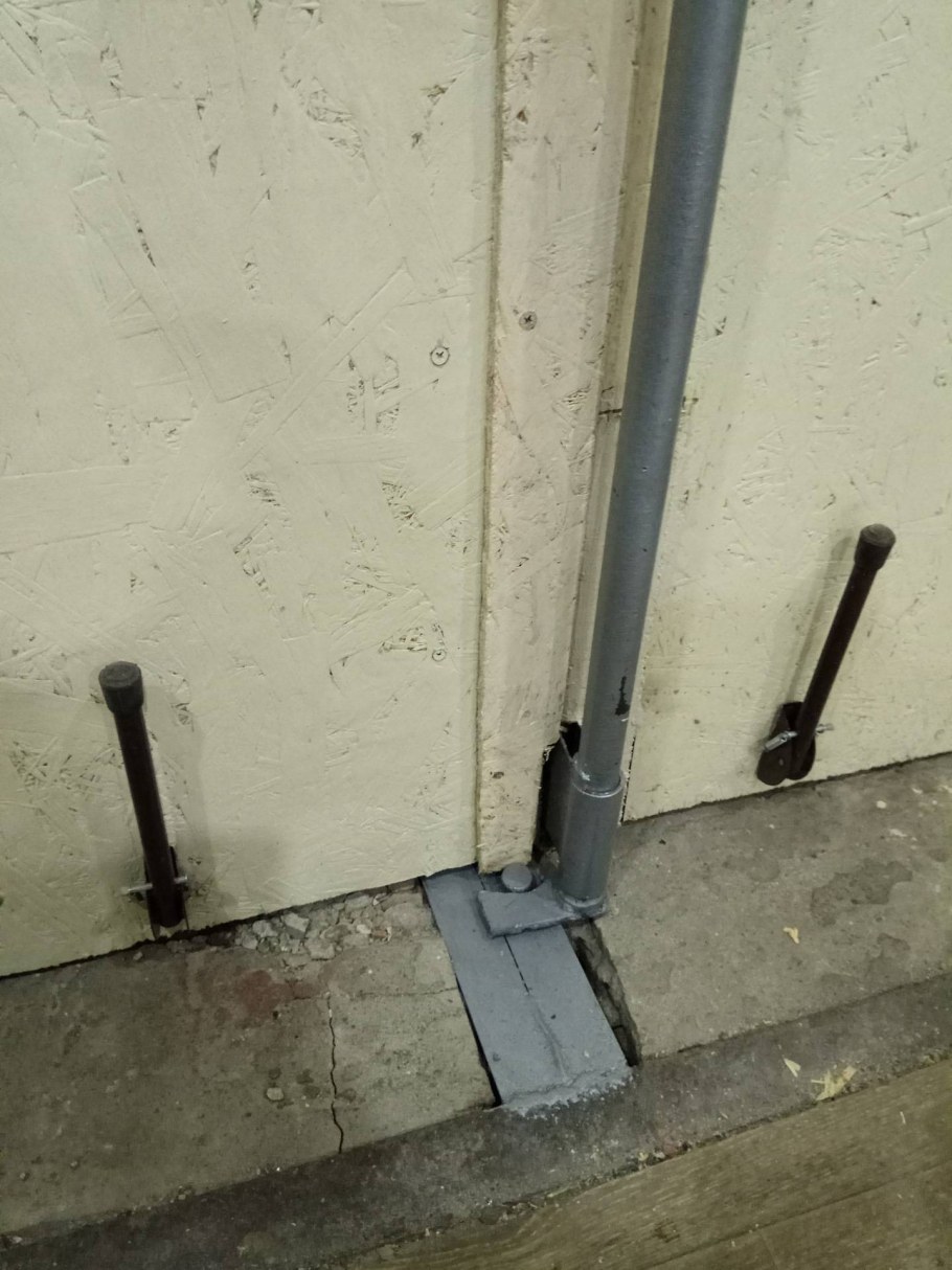 Запор штанговый для контейнера