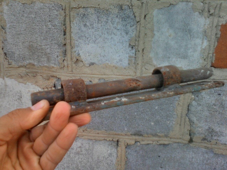 Засов для гаражных ворот распашных