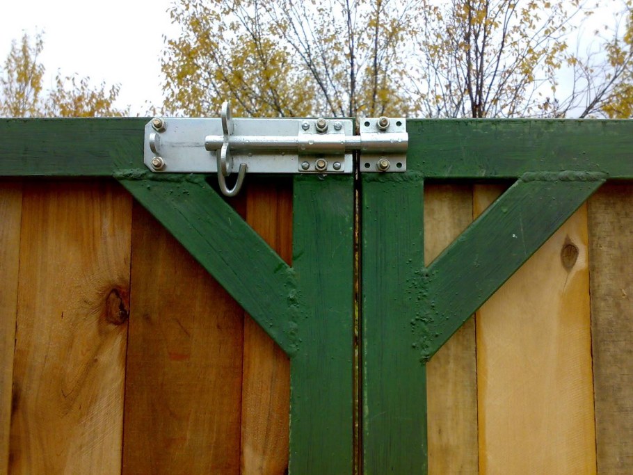 Засов для ворот распашных