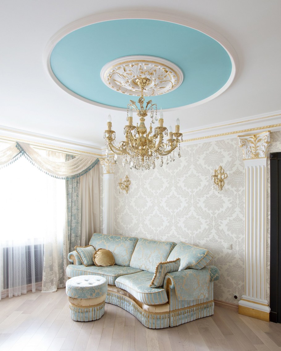 Гостиная в голубых тонах в классическом стиле