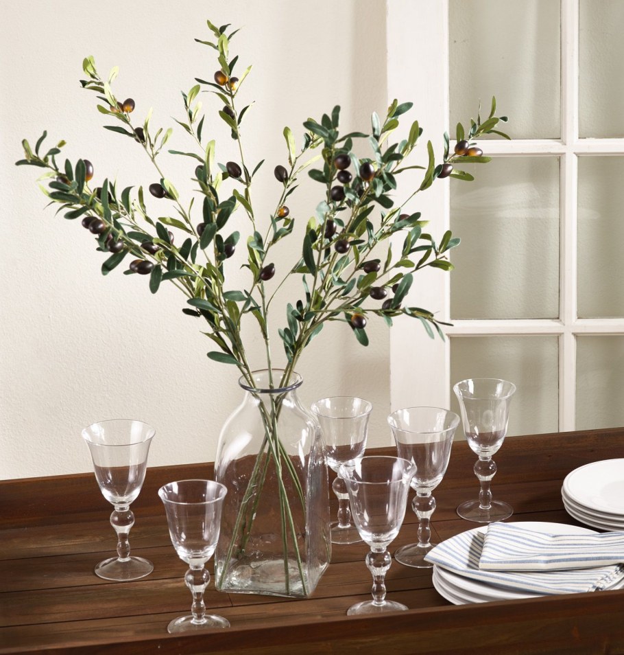 Ветка оливы в интерьере