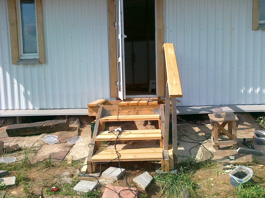 Деревянное крыльцо