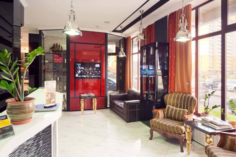 Дизайн-студия красный квадрат