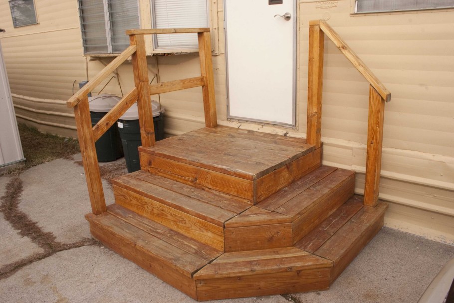Ступеньки для дачного домика
