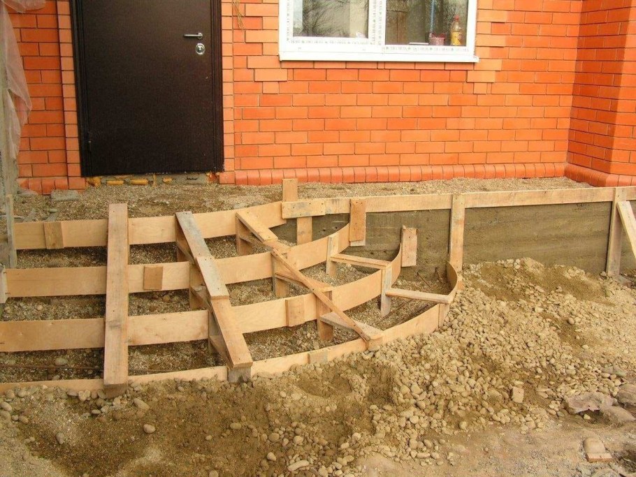 Опалубка для крыльца со ступеньками