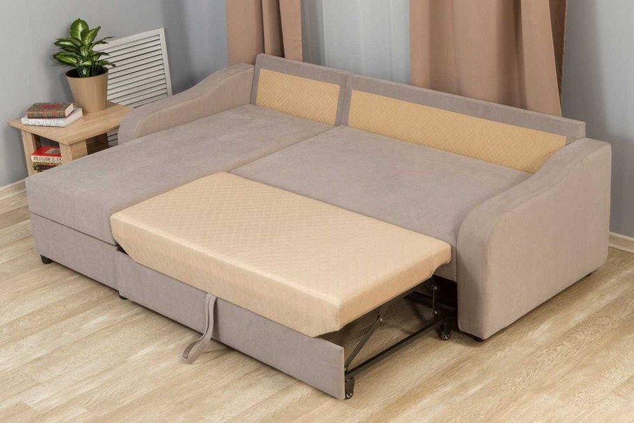 Компактный диван в маленькую комнату со спальным