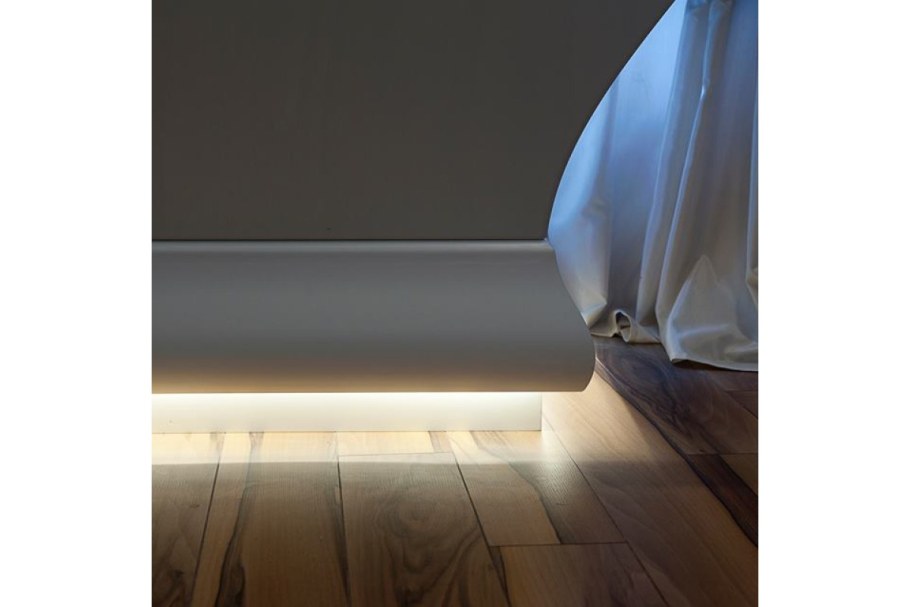 Напольный плинтус с подсветкой PN 050 led Евровуд