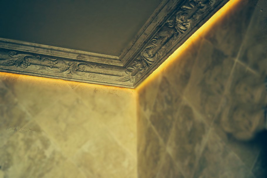 Багет потолочный с подсветкой