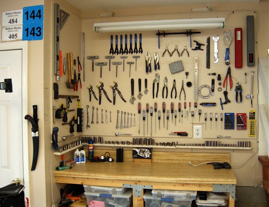 Размещение инструмента в гараже