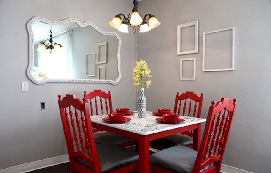 Люстра над обеденным столом