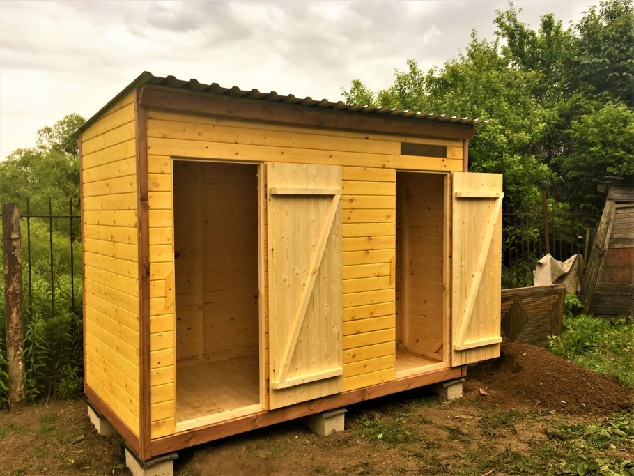 Уличный туалет с хозблоком