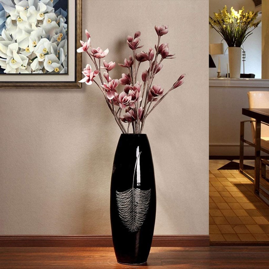 Напольные вазы с цветами