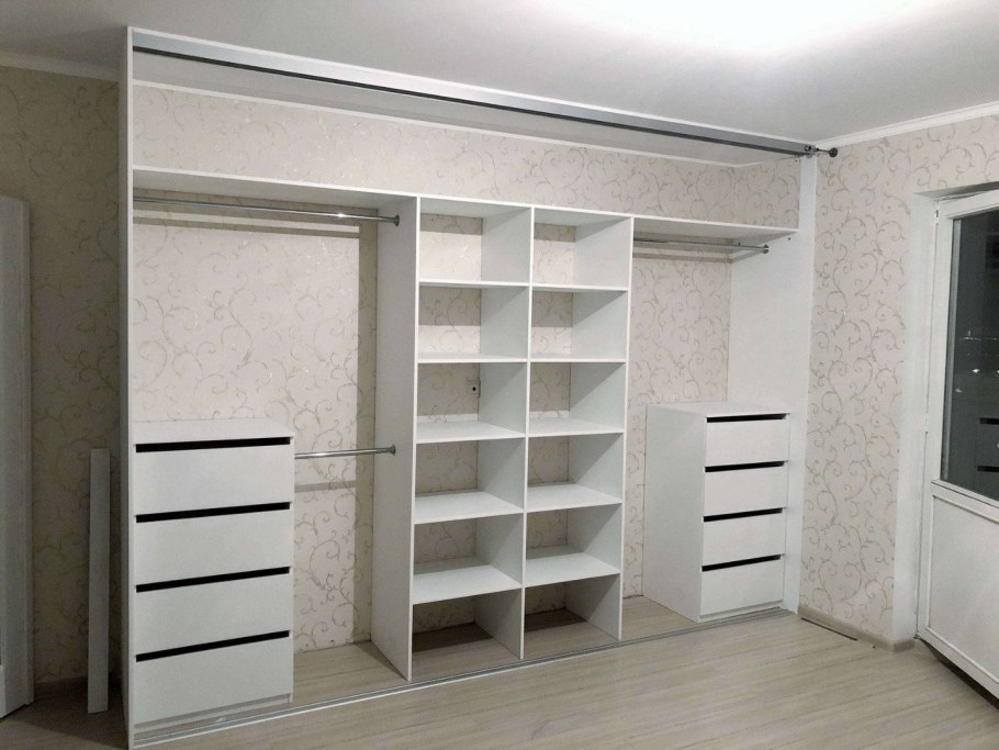 Шкафы встроенные в стену