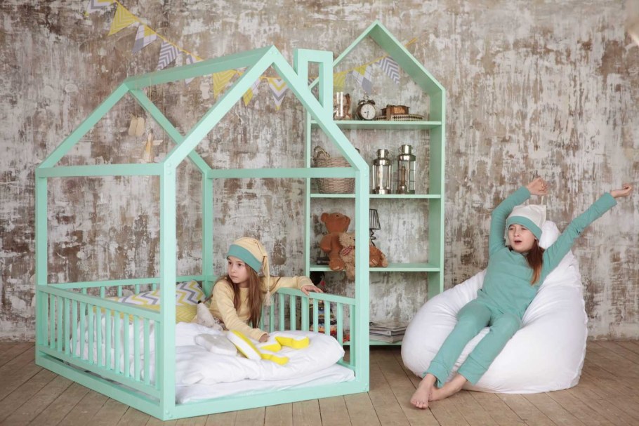 Детские кроватки домики
