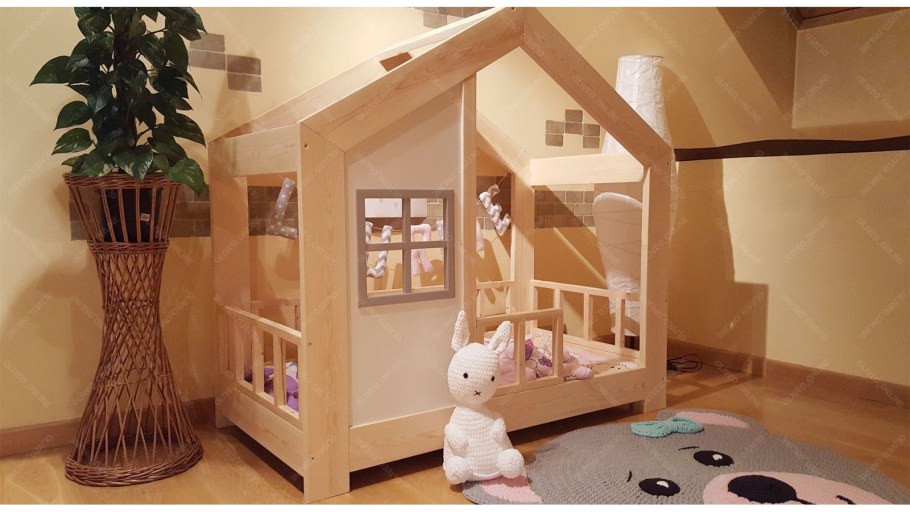 Кровать домик деревянная