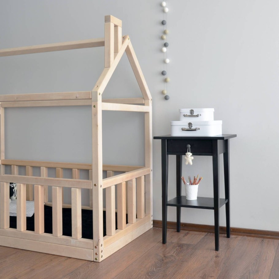 Детские кроватки домики