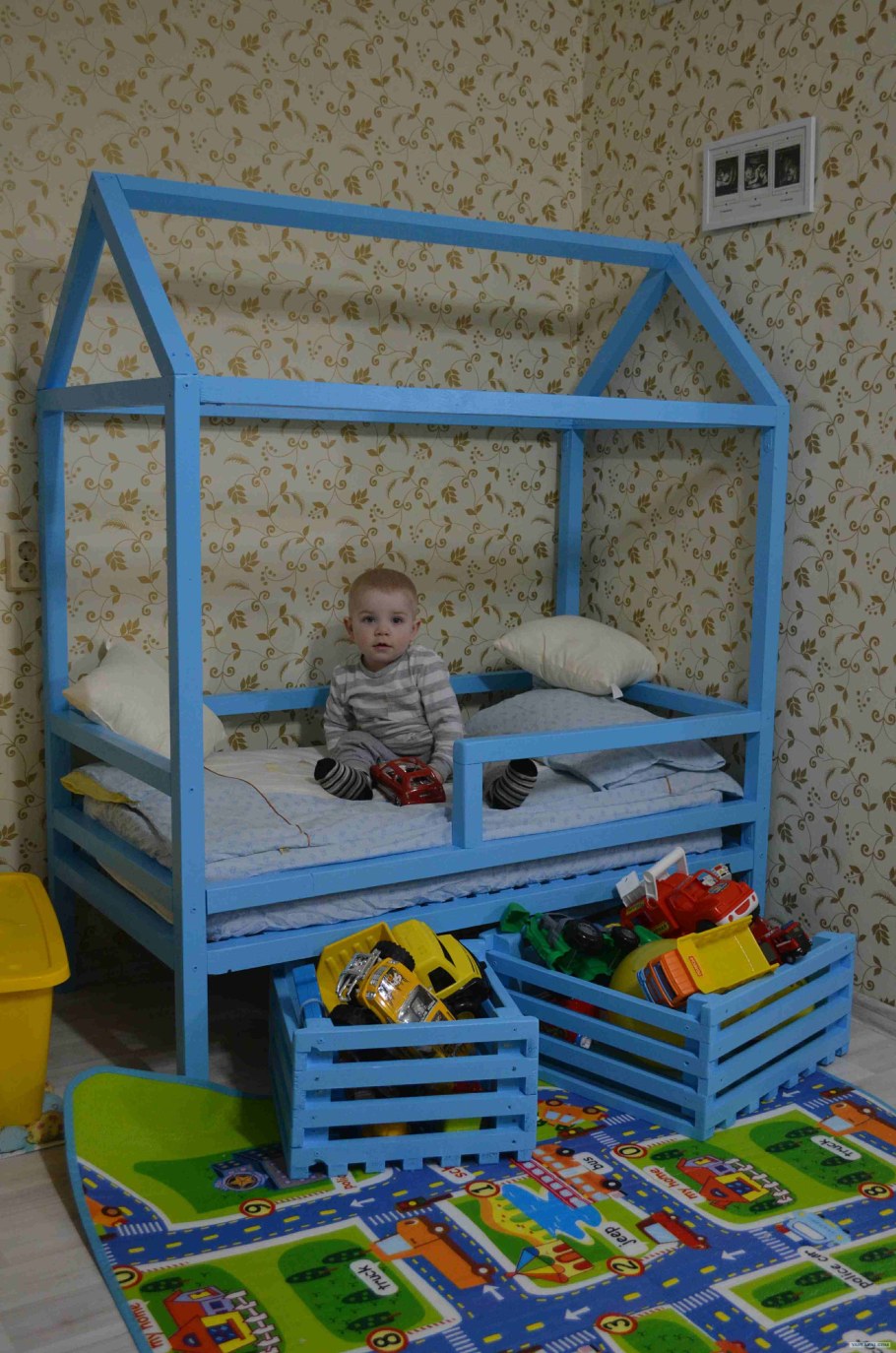 Кроватка домик для мальчика