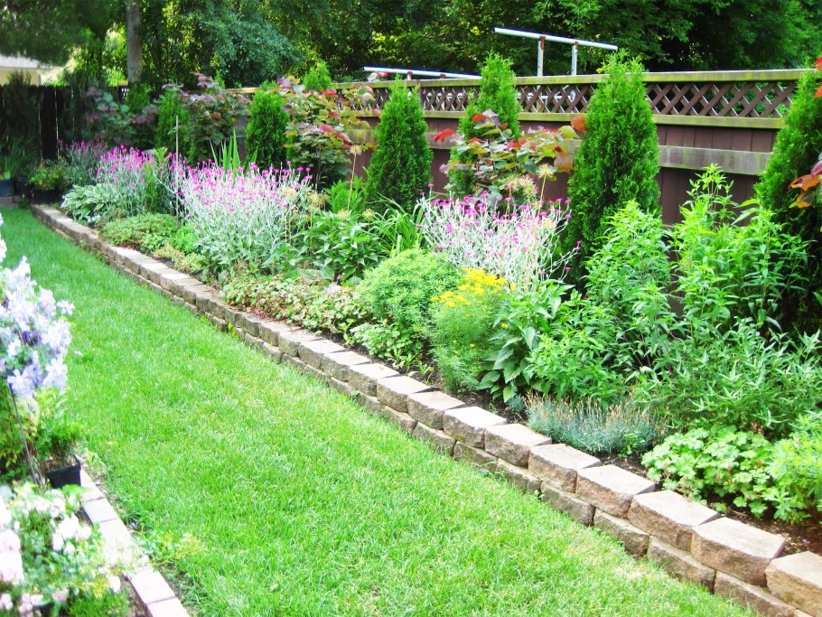 Приподнятые грядки миксбордер