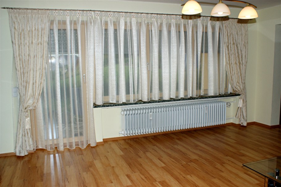 Тюль для комнаты с балконом