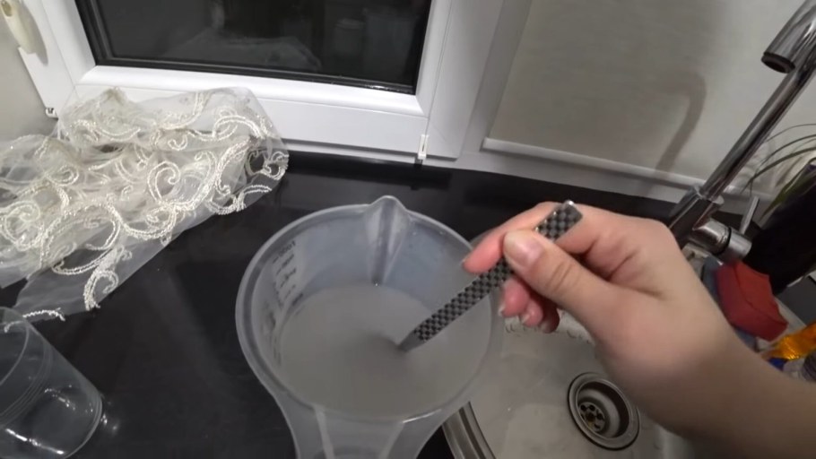 Тюль на стекло приклеить