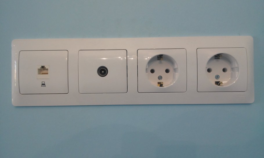 Розетка Rittal 2506100 16 а белый