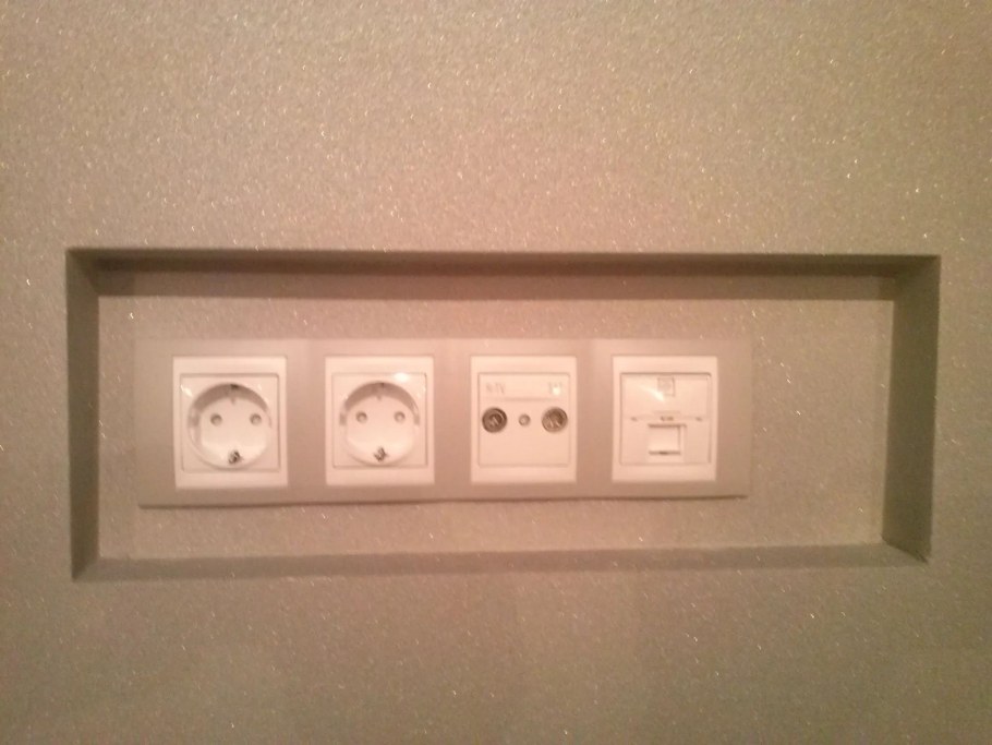 Розетки для телевизора на стене