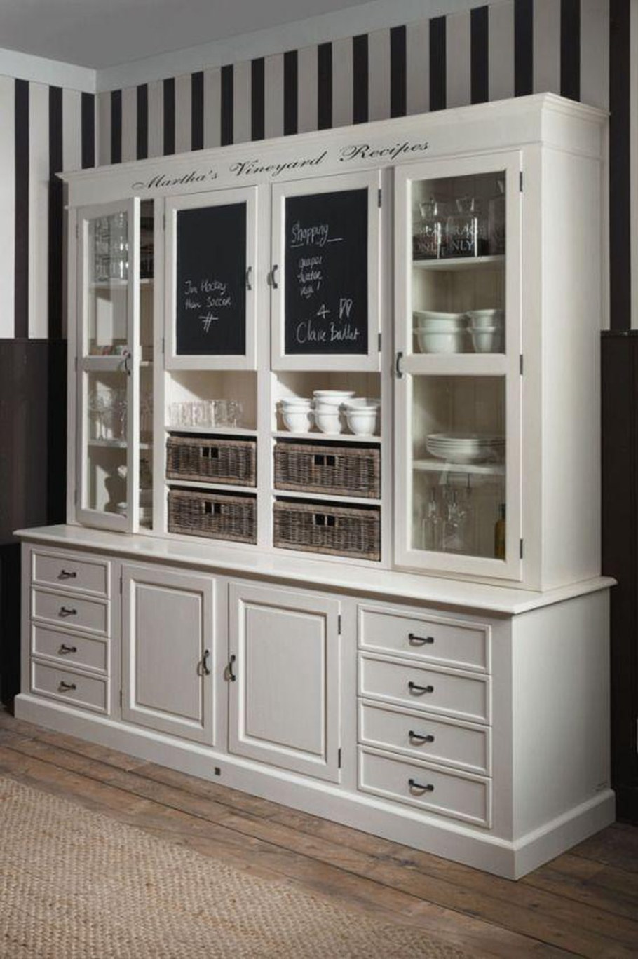 Сервант в современном стиле