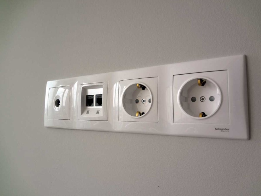 Шнайдер розеточныйчблок