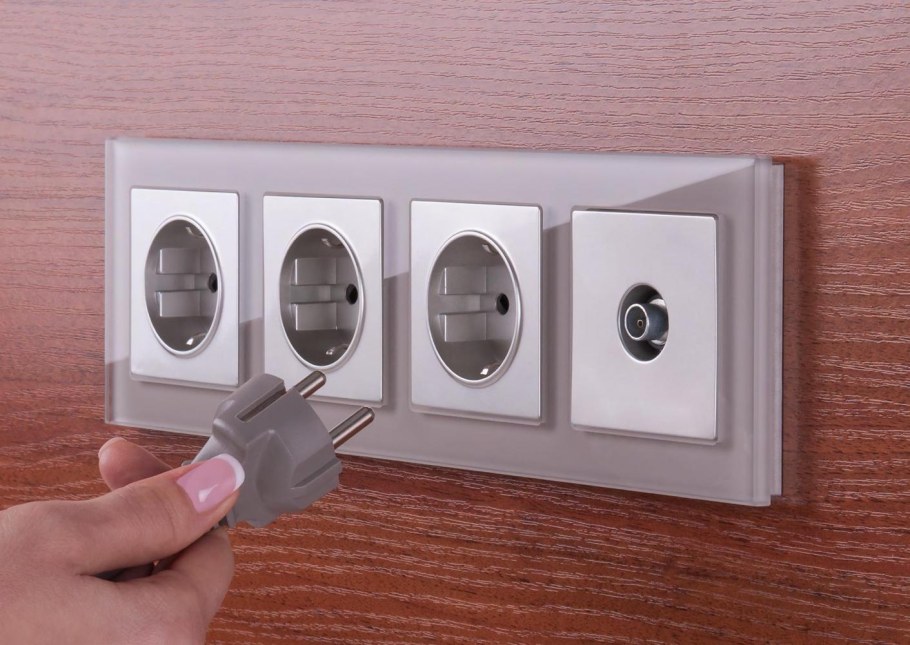 Розетка Werkel wl08-10-01 (a041201),16а, с заземлением, серебристый