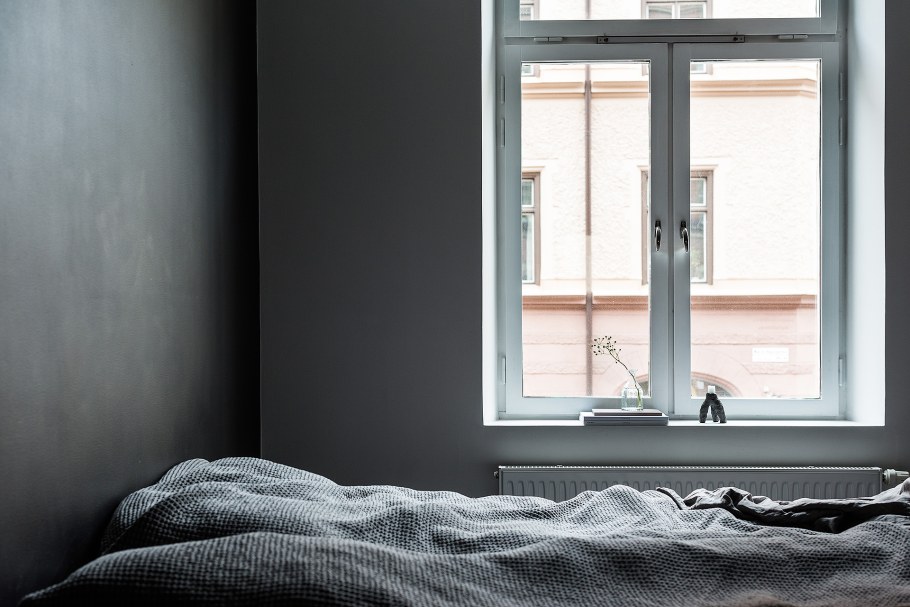Серые окна