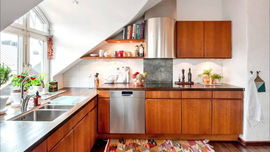 Кухня на мансарде