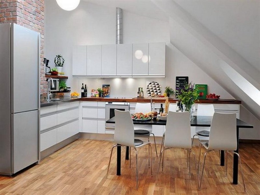 Кухня в мансардной квартире