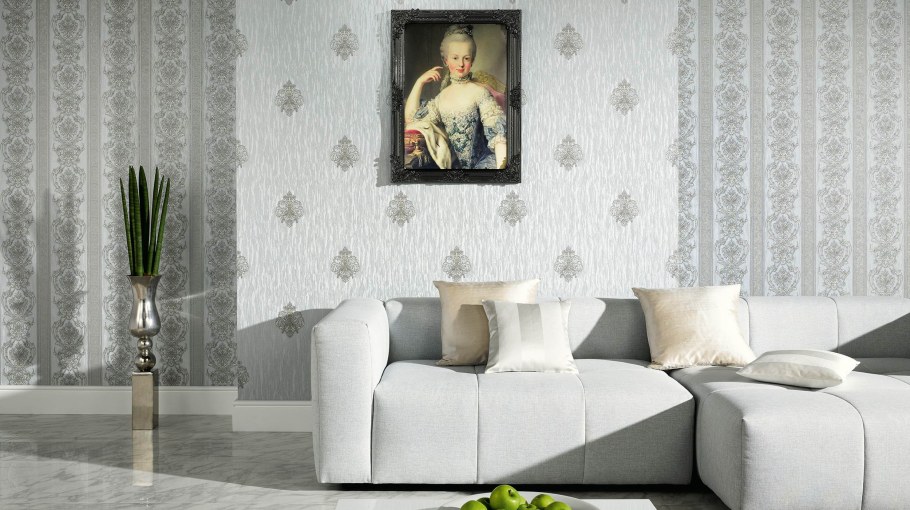 Разные обои в зале