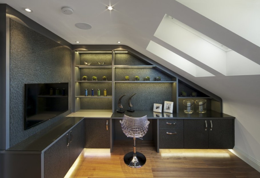 Мебель в мансардную комнату