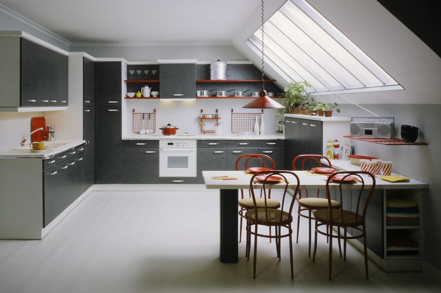 Кухня под крышей