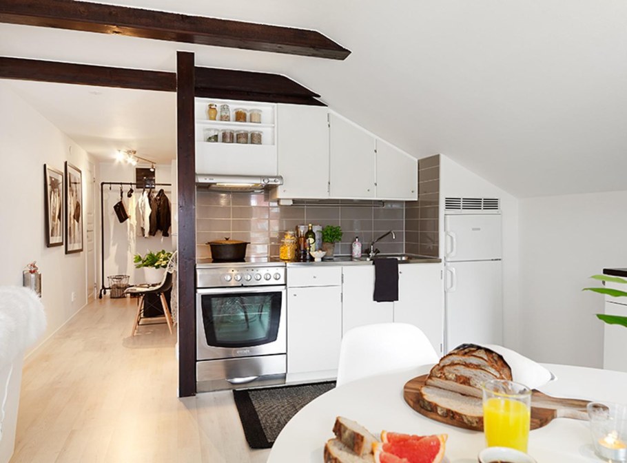 Мини кухня на мансарде