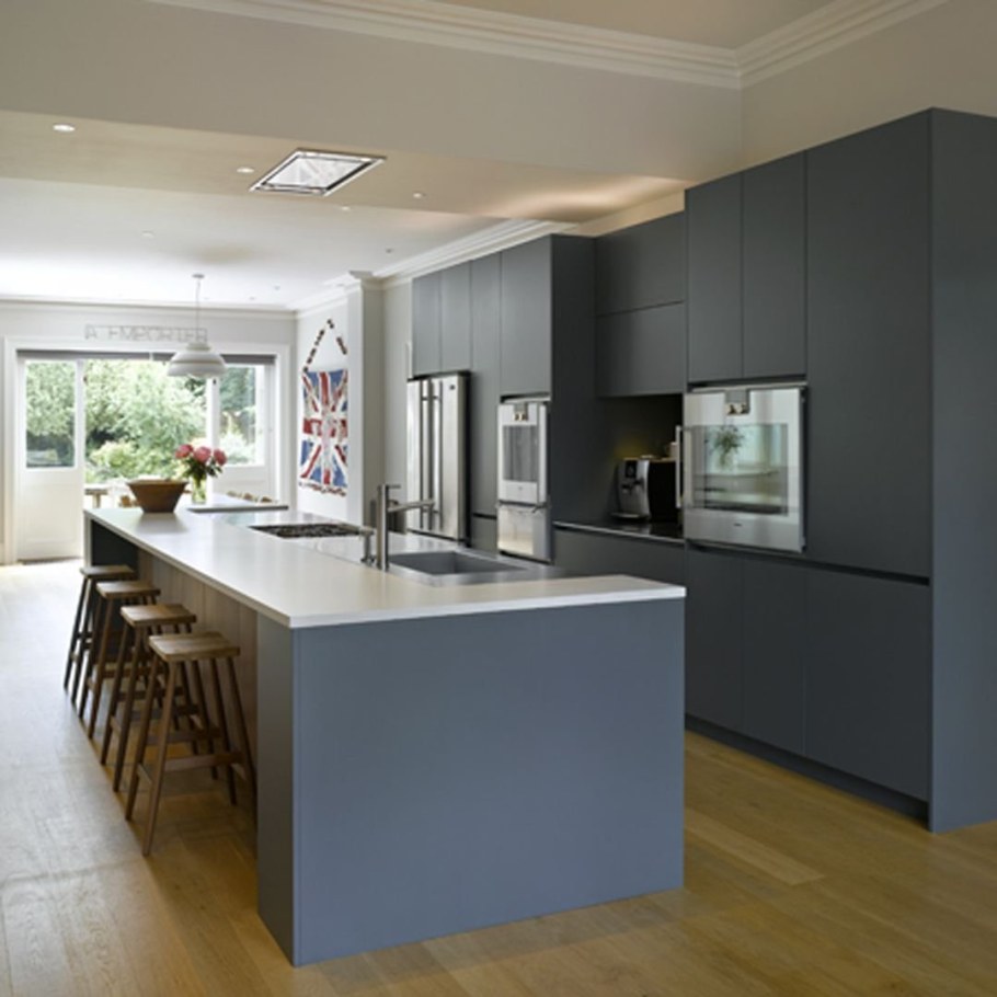 Кухонный остров в современном стиле